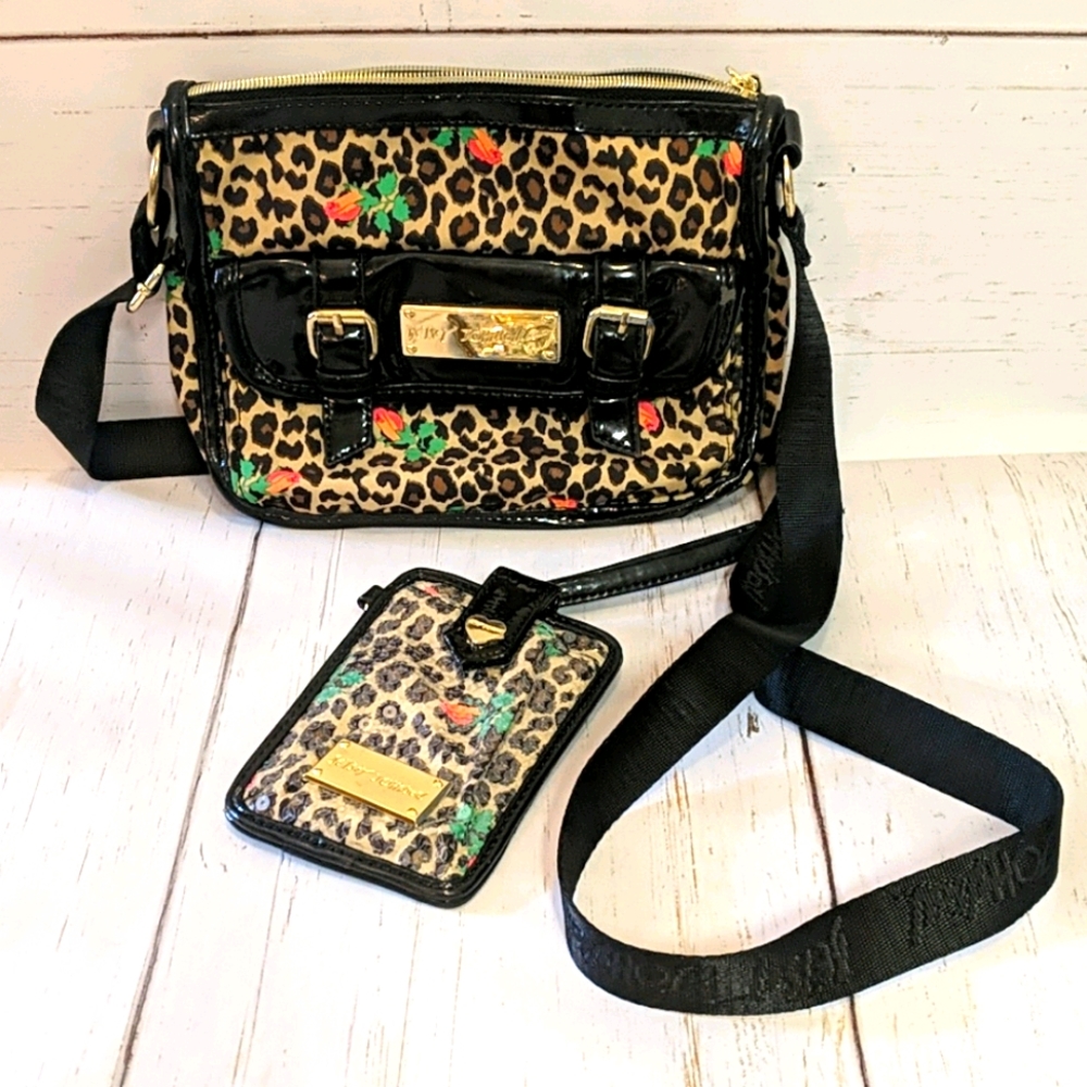 Betsey Johnson 7x9 purse with credit card holder included